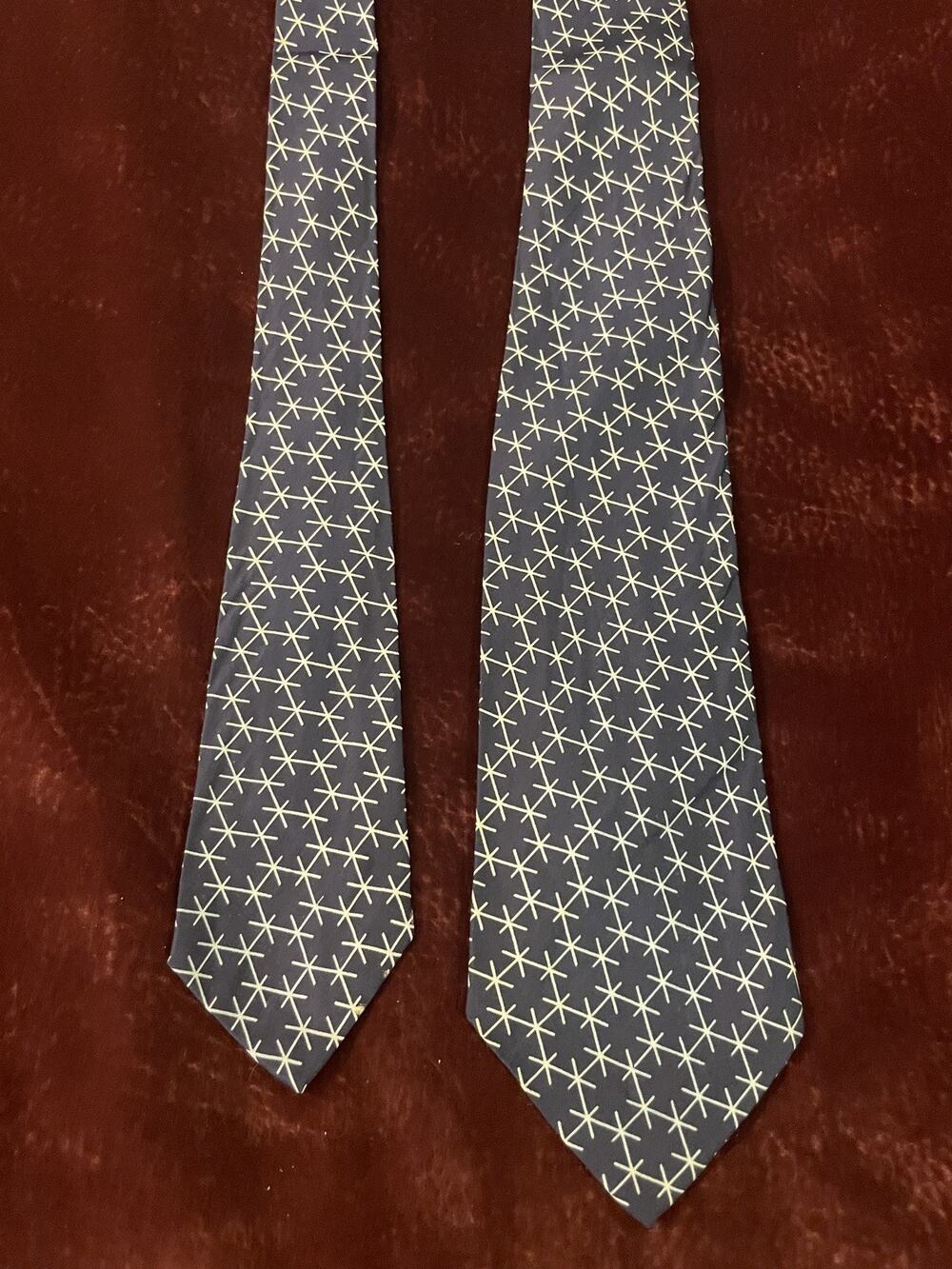 VTG Bloomingdale’s Men’s Store Silk Dark Blue Light Starburst Geometric Neck Tie
